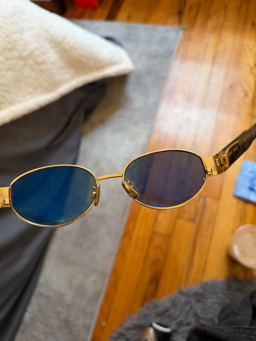 Celine Triomphe Sunglasses — Authenticated, minor scratches - sunglasses only! - Picture 5 of 11